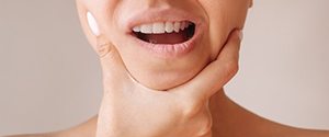 Lady’s jaw is uncomfortable